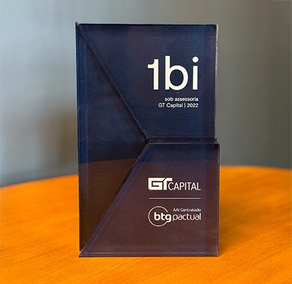 R$ 1 bilhão sob assessoria - 2022